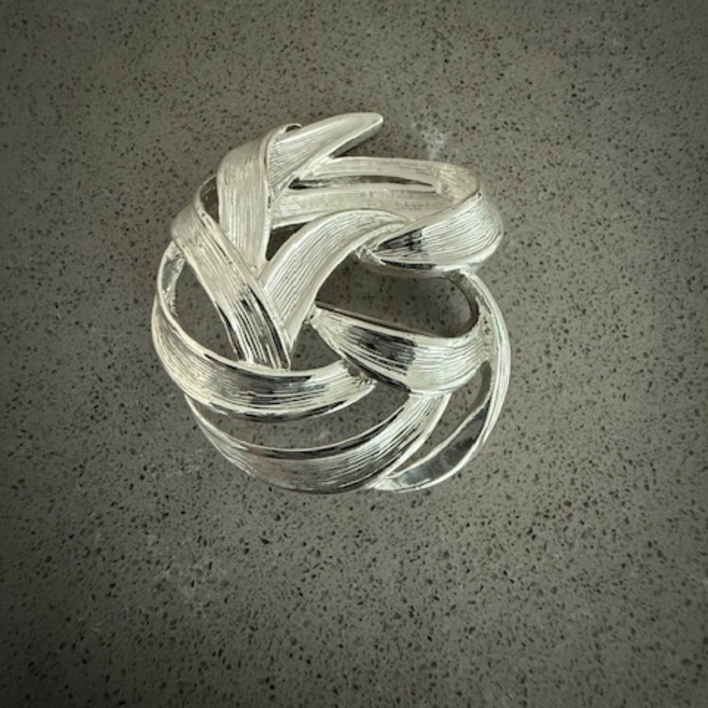 Pretty Costume Jewelry Silver Brooch-Never used